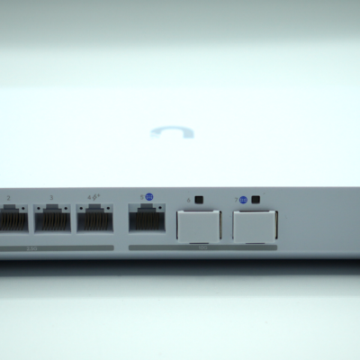 Wandhalterung Tischhalterung für Ubiquiti Cloud Gateway Fiber UCG-Fiber